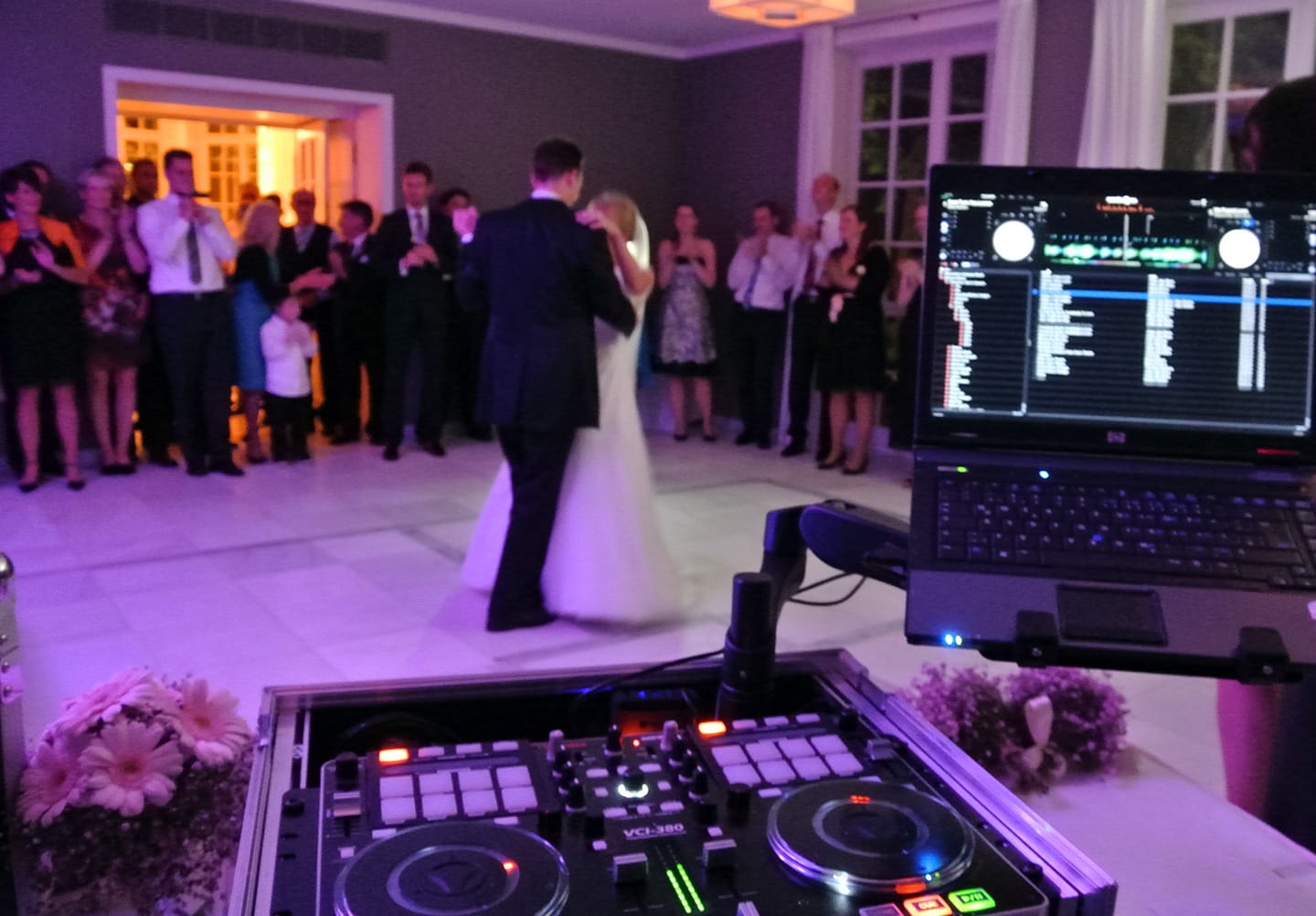 Wie wichtig es ist, für Ihre Hochzeit einen erfahrenen Hochzeits-DJ zu engagieren