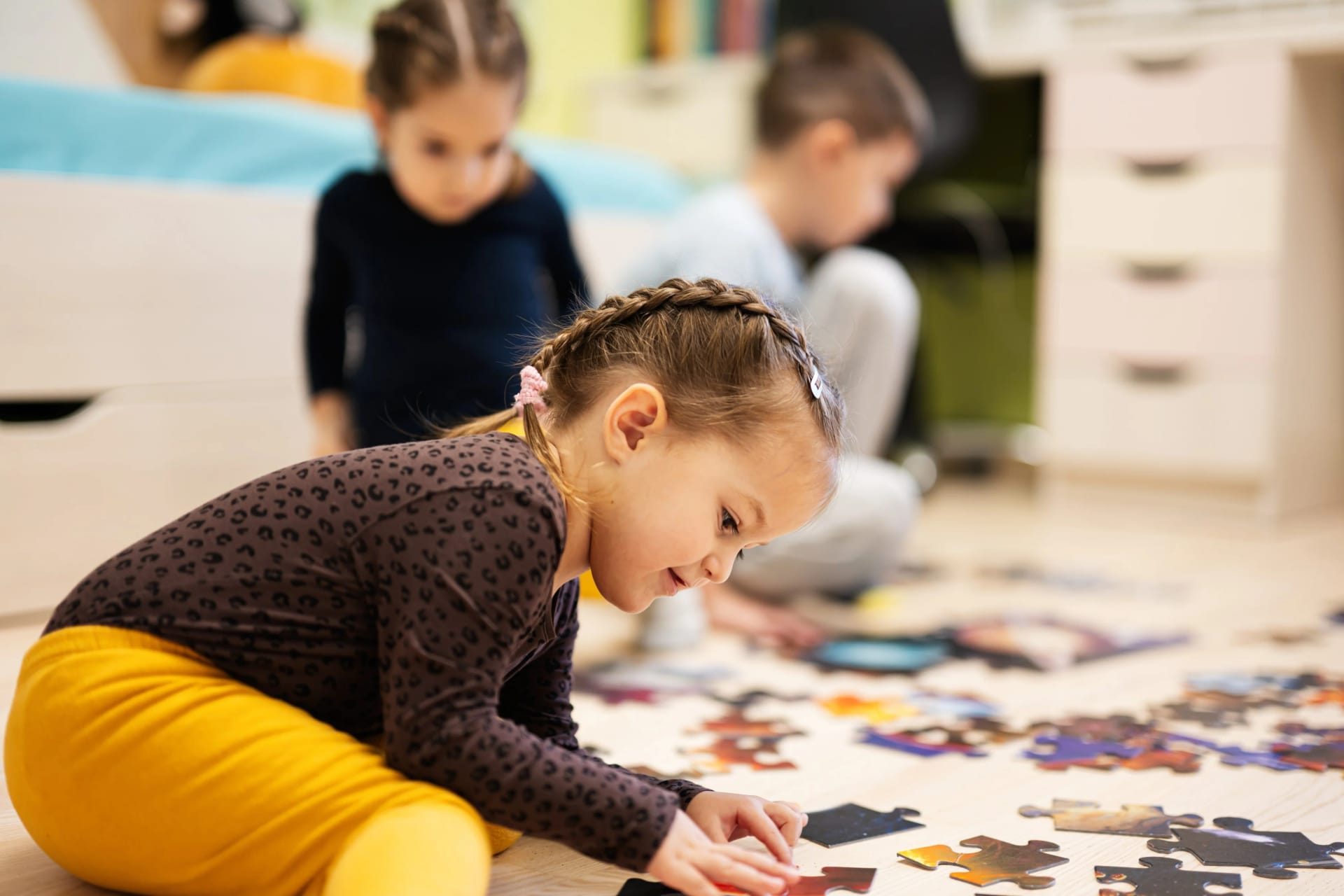 Vielseitige Indoor Spiele Kinder für aktive und ruhige Momente
