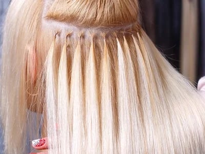 Luxuriöse Haarverlängerung: Tape Extensions für glamourösen Schwung