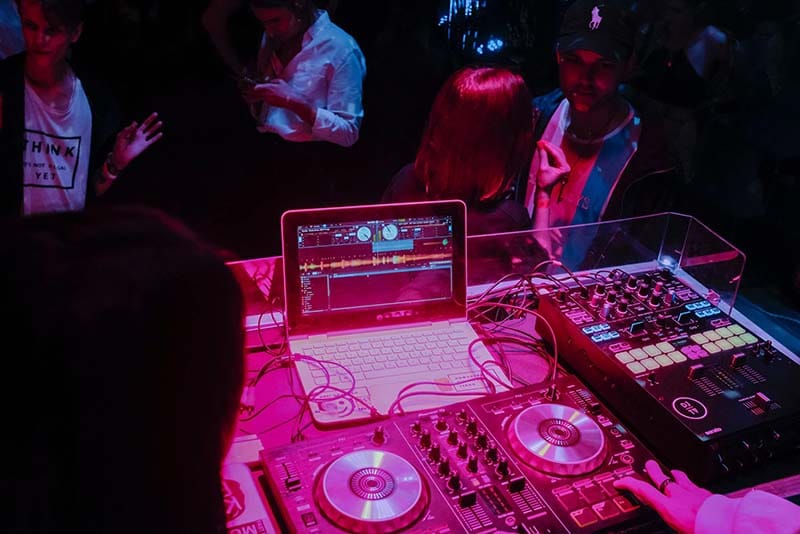 Wie Sie mit Ihrem DJ Hochzeit die perfekte Atmosphäre schaffen