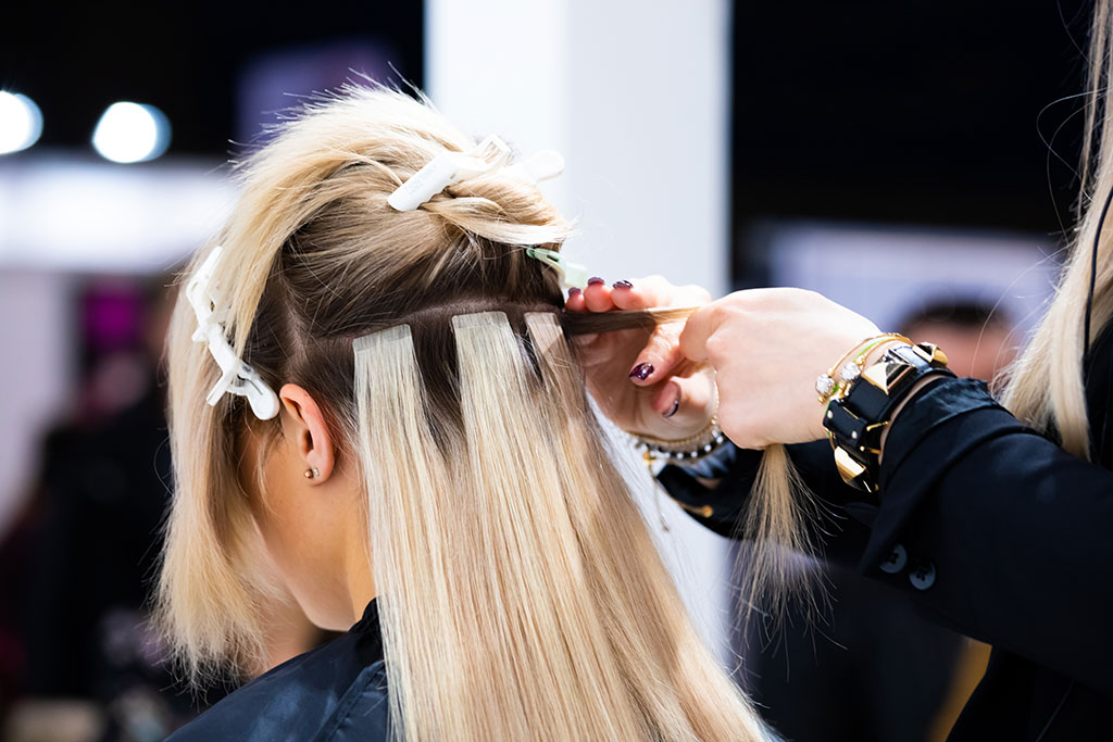 Luxuriöse Haarverlängerung: Tape Extensions für glamourösen Schwung
